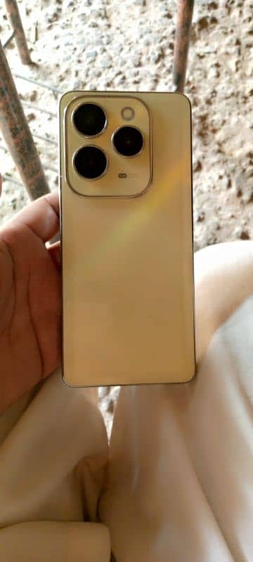 Infinix hot 40 8/256 lush 0