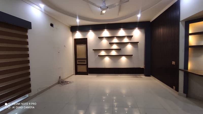 8 Kanal Commercial Building For Rent 10