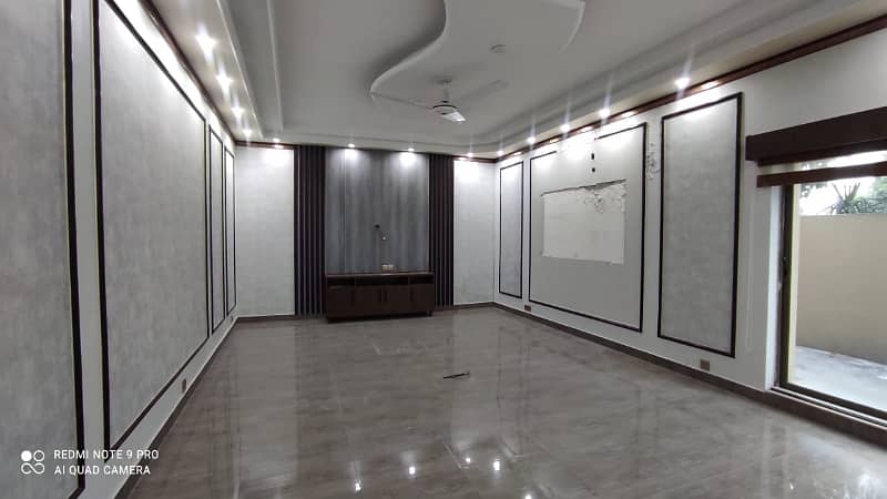 8 Kanal Commercial Building For Rent 16