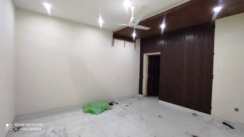 8 Kanal Commercial Building For Rent 37