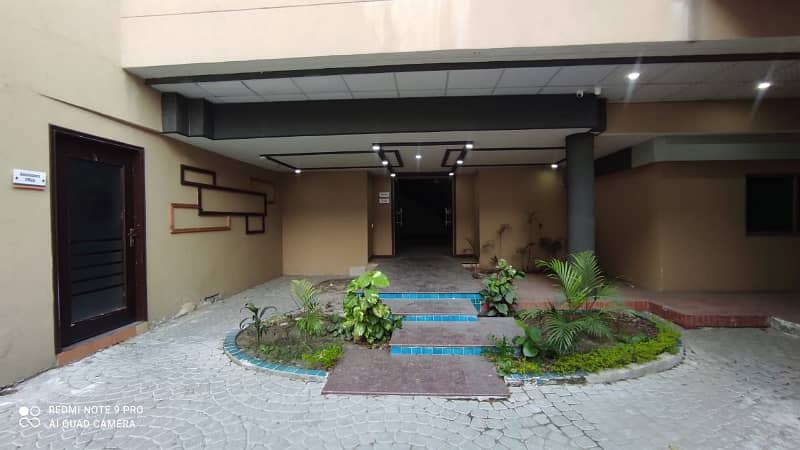 4 Kanal Commercial Building For Rent 16