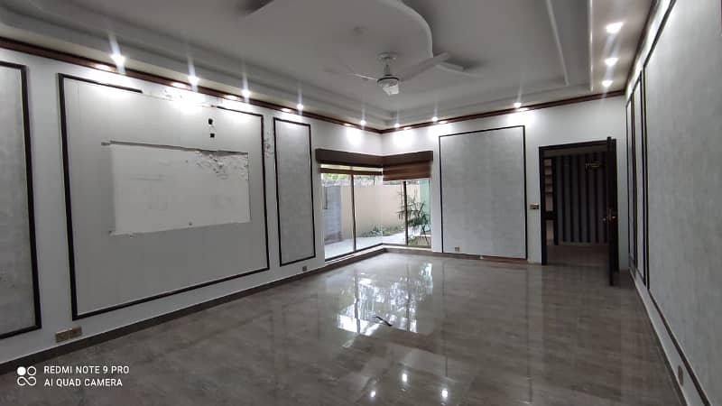 4 Kanal Commercial Building For Rent 19