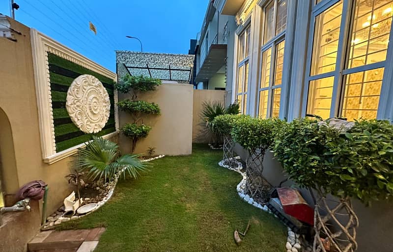 10 Marla luxury House Available For Sale In Paragon City Lahore 3