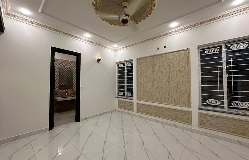 10 Marla luxury House Available For Sale In Paragon City Lahore 5