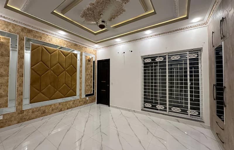 10 Marla luxury House Available For Sale In Paragon City Lahore 7