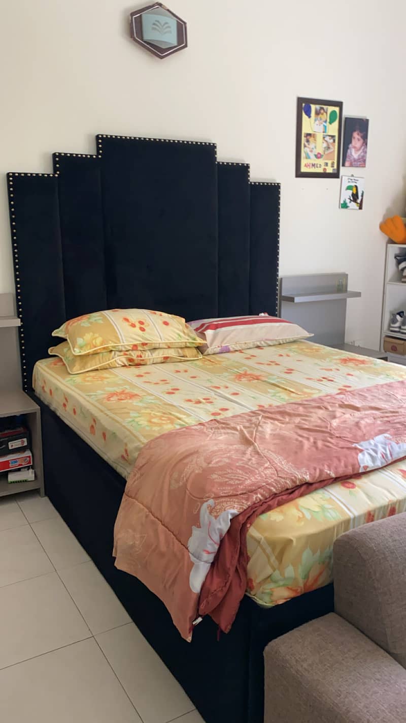 Tuffted bed with new spring mattress and new side tables 2