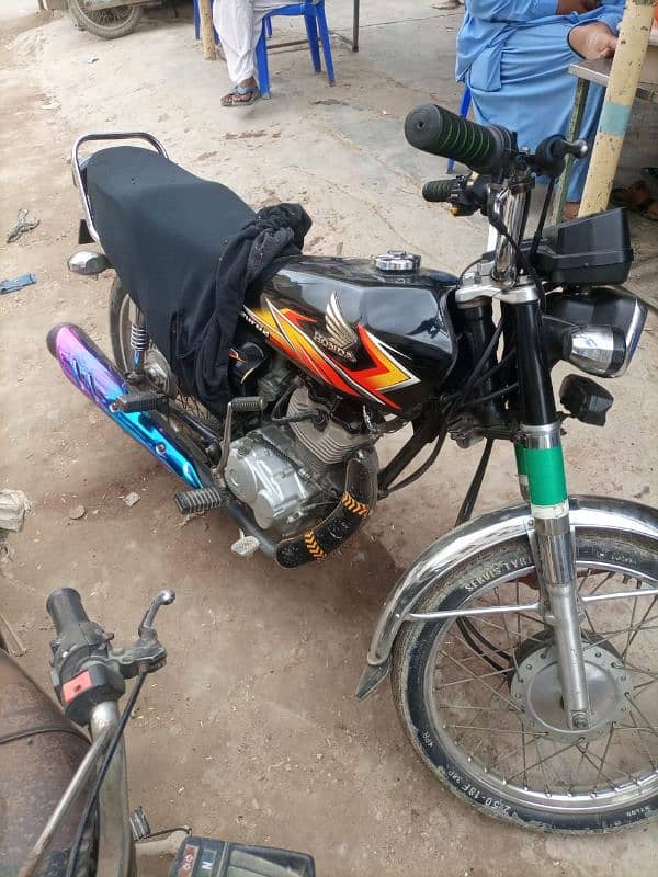 Honda 125 Black Karachi 1