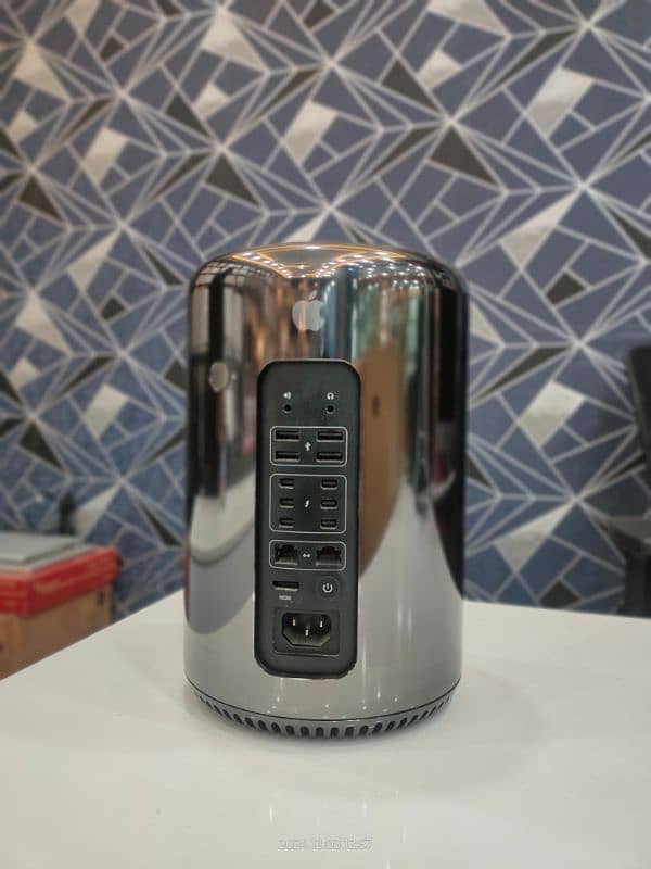 Apple Mac Pro PC 1