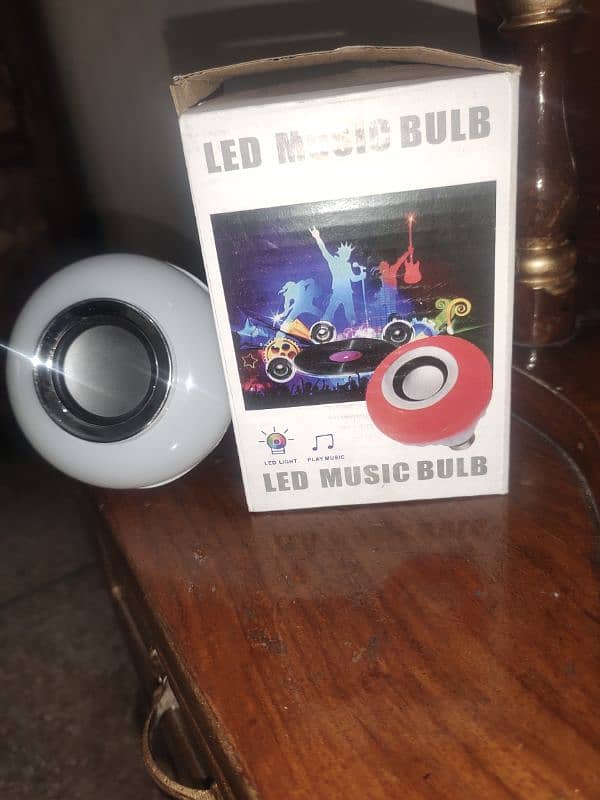 Disco light with speakers 0