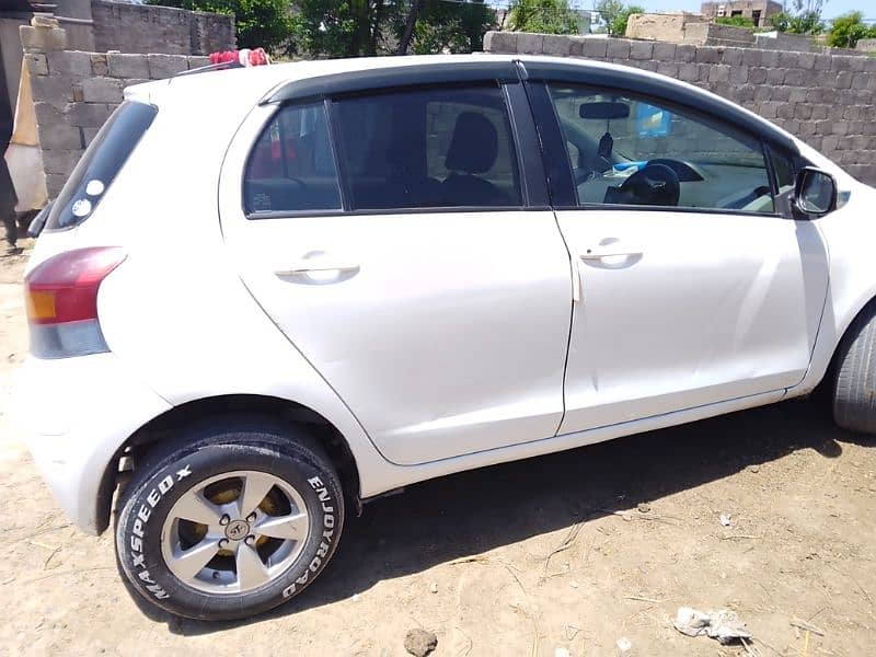 Toyota Vitz 2012 3