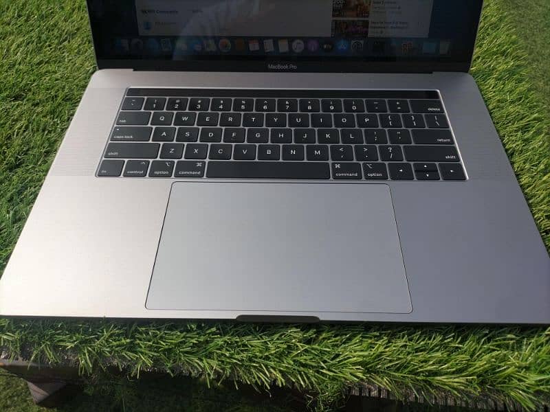 MacBook pro 2019(15inch) i9 32GB ram 512GB SSD 3