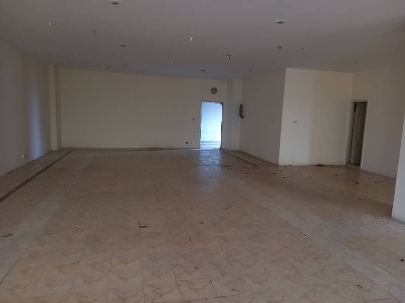 OFFICE FOR RENT IN MAIN BOULEVARD GULBERG III 6