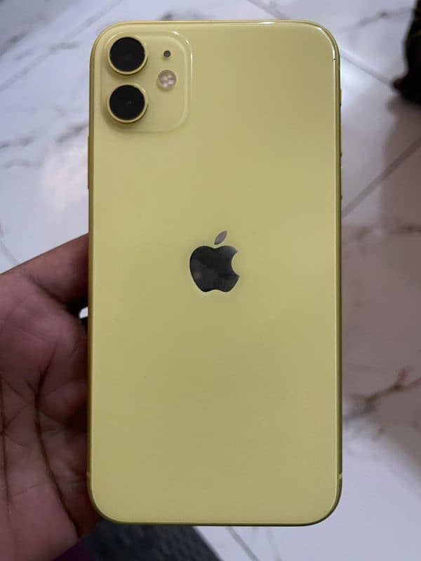 Exchange 11 Gold iphone special edition excellent condition 1