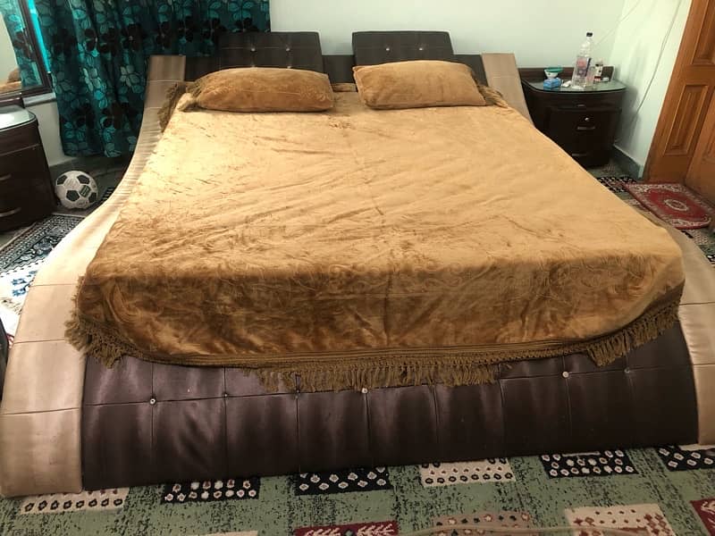 Elegant Master Bed With Mattress 0