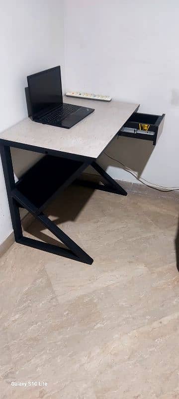 Computer Table 4