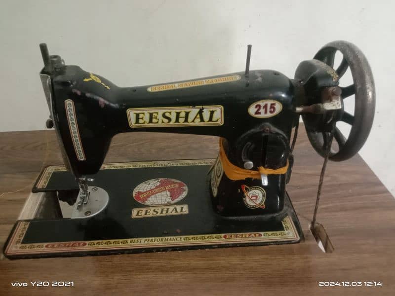 EESHAL 215 sewing machine 0