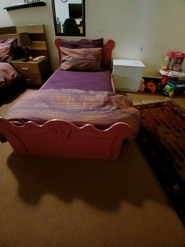 Two kids beds, 1 bed for 10000 and two beds for 20000 1