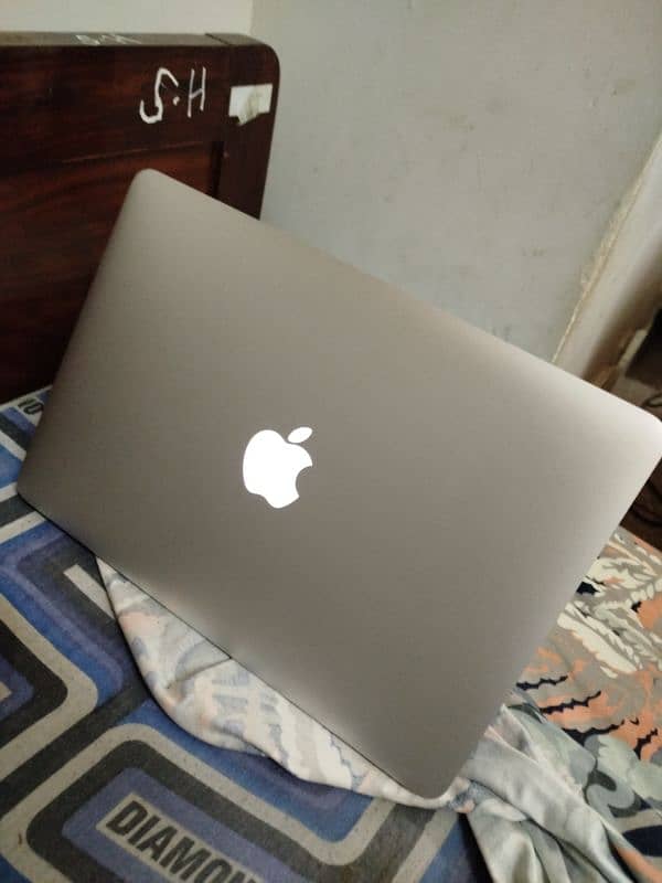 MacBook pro 2015 8/256 1