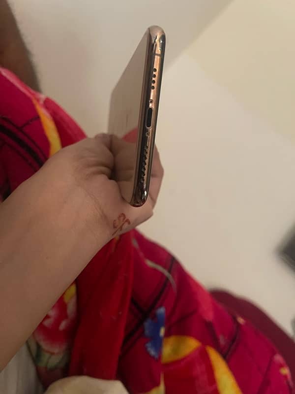 iphon xs max gold colour pta aproved 256gb 0