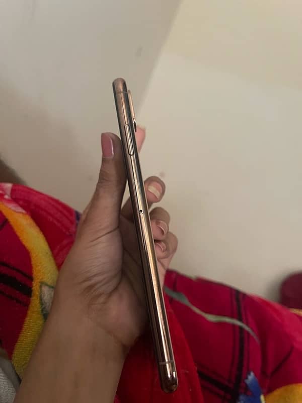 iphon xs max gold colour pta aproved 256gb 1