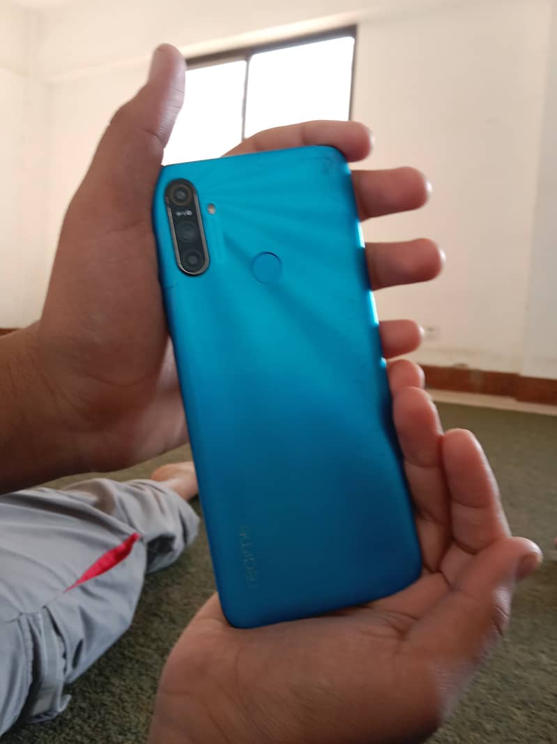 Realme 3c 3gb 32gb panel creek others ok with box and charger 2