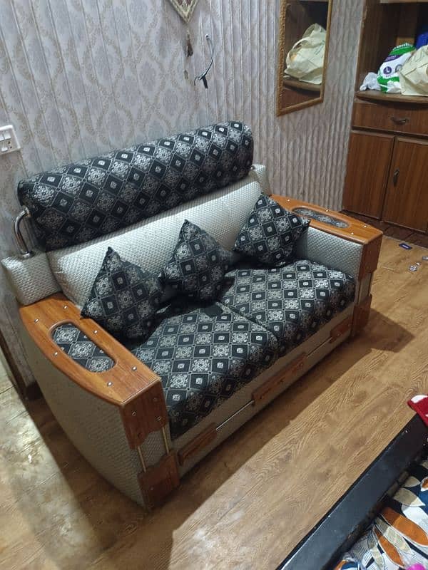 6 seater sofa like new for urgent sale 1