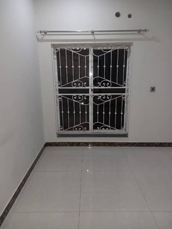 10 MARLA UPPER PORTION AVAILBLE FOR RENT IN MUHAFIZ TOWN PHASE 2 4