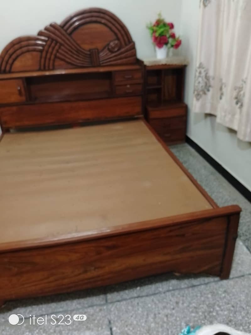 Wooden bed excellent 0