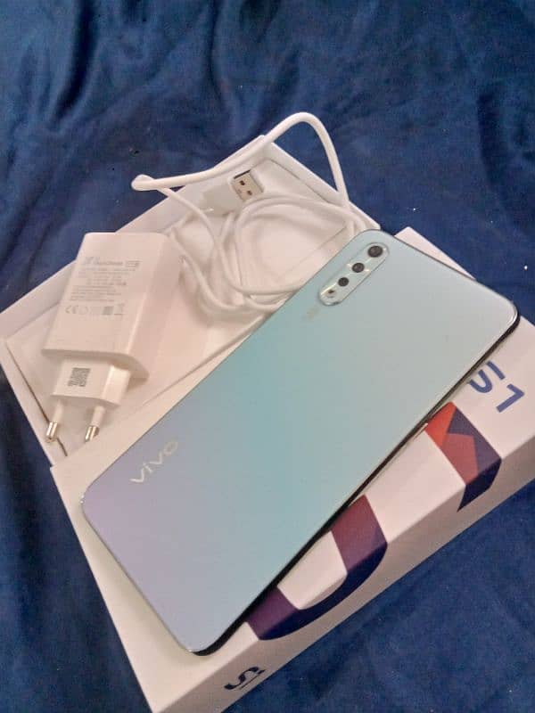 vivo s1 8gb 256gb with box charg fnlllll0329 8268633 0