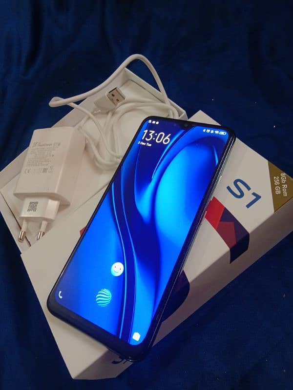 vivo s1 8gb 256gb with box charg fnlllll0329 8268633 3