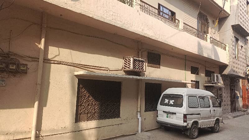 12 Marlas Double storey house of 9 Bedrooms in Jafria Calony Lahore 1