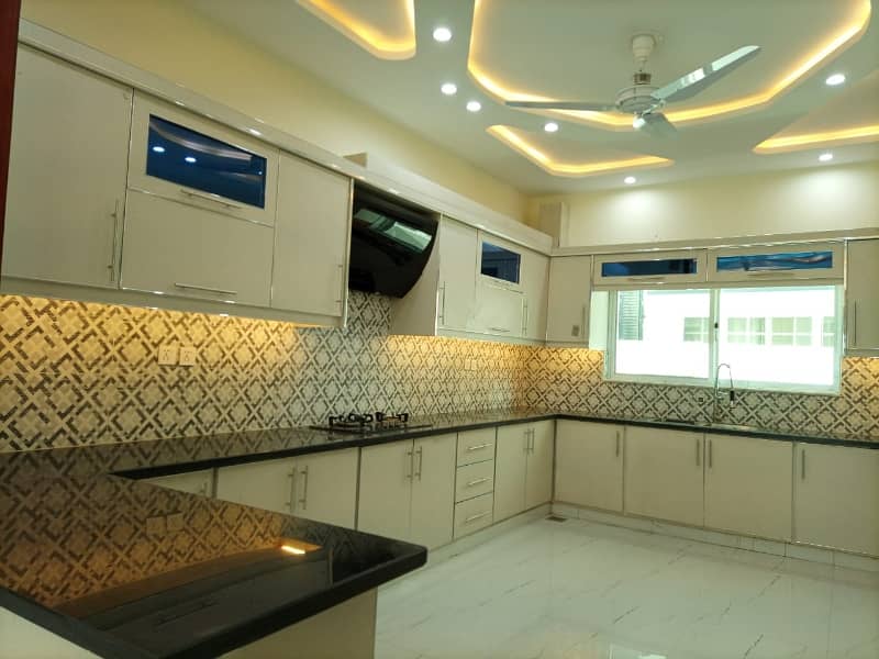 Brand New 1 Kanal House 6 Bed For Rent 0