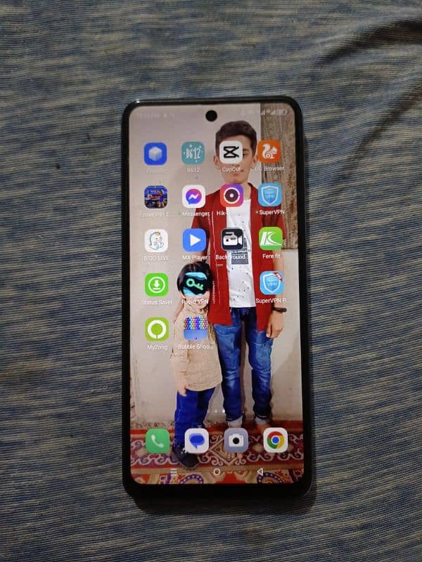 infinix hot 40i 8gb 128gb. like new. 4