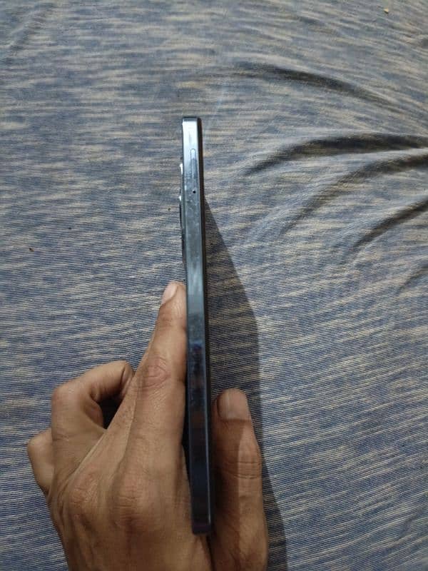 infinix hot 40i 8gb 128gb. like new. 5