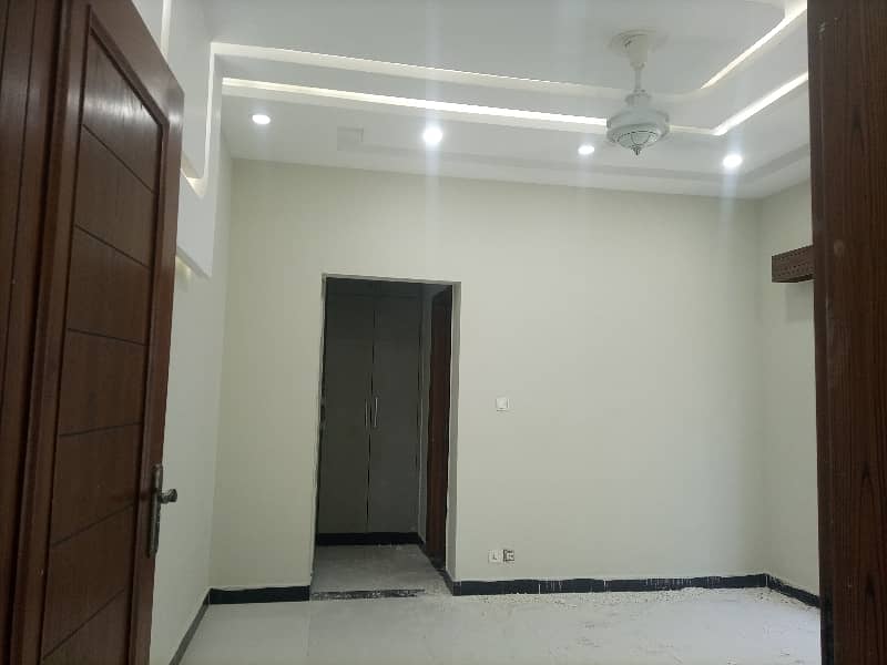 10 Marla Double Unit House 5 Bed For Rent 8