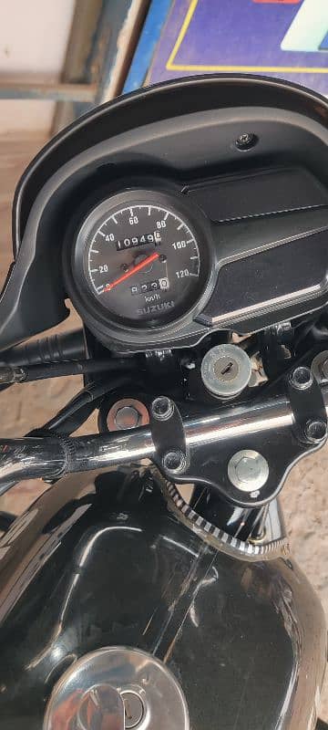 Suzuki 110s newo condition ha  chala kar chak karo 1