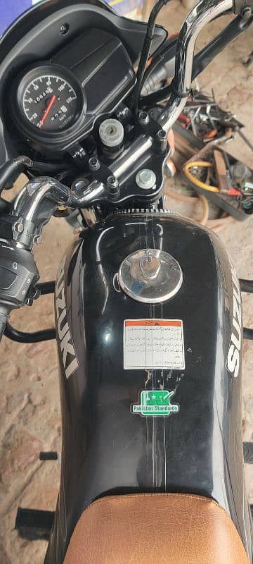 Suzuki 110s newo condition ha  chala kar chak karo 2