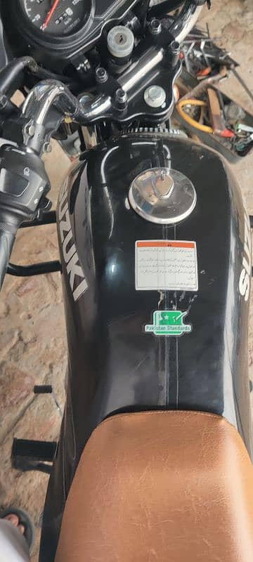 Suzuki 110s newo condition ha  chala kar chak karo 3