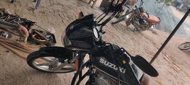 Suzuki 110s newo condition ha  chala kar chak karo 4