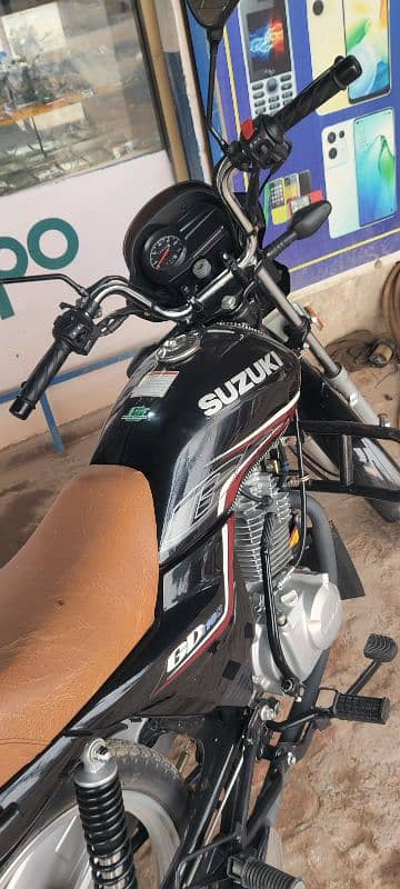 Suzuki 110s newo condition ha  chala kar chak karo 6