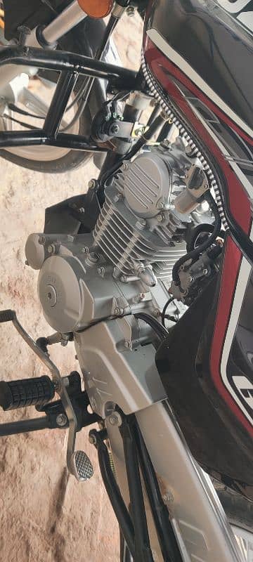 Suzuki 110s newo condition ha  chala kar chak karo 9