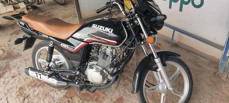 Suzuki 110s newo condition ha  chala kar chak karo 11