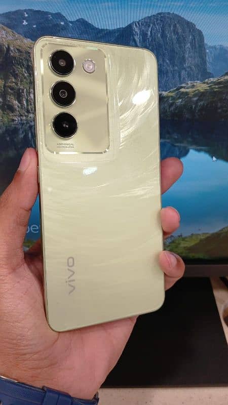 Vivo y100 8+8/256 GB with box charger in warranty urgent sale 1