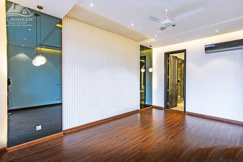 1 KANAL ORIGINAL MZAHAR DESIGN BANGALOW FOR SALE NEAR TO PARK. 36