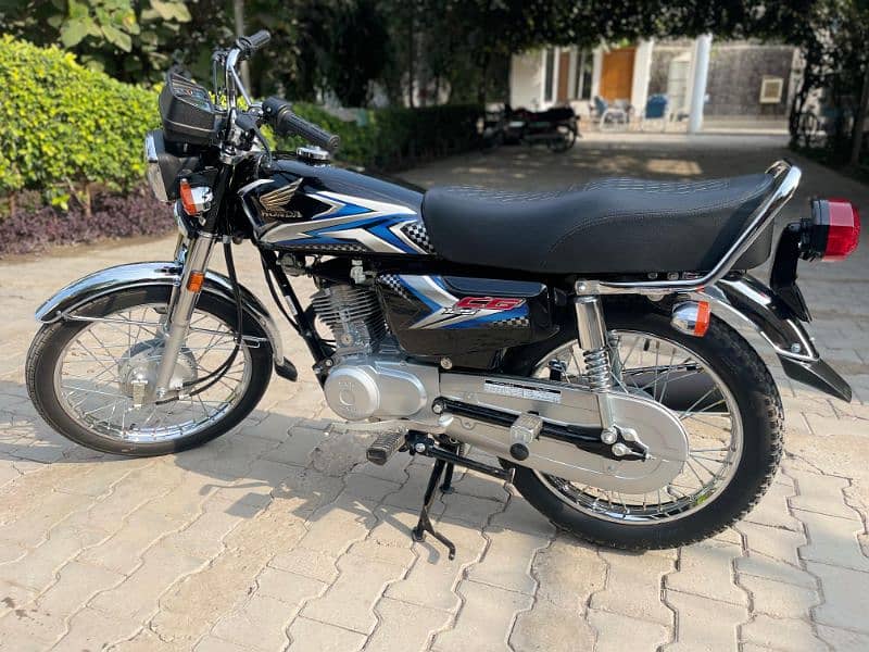 Honda CG 125 Black colour 2025 Model 1