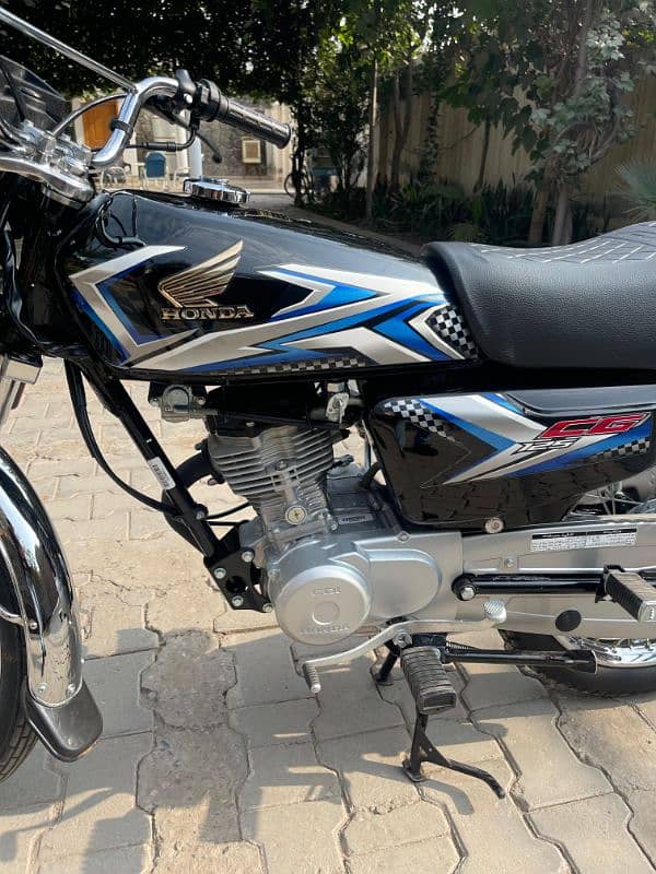 Honda CG 125 Black colour 2025 Model 2