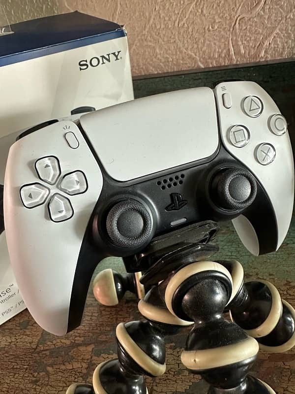 PS5 Dual Sense Controller 0