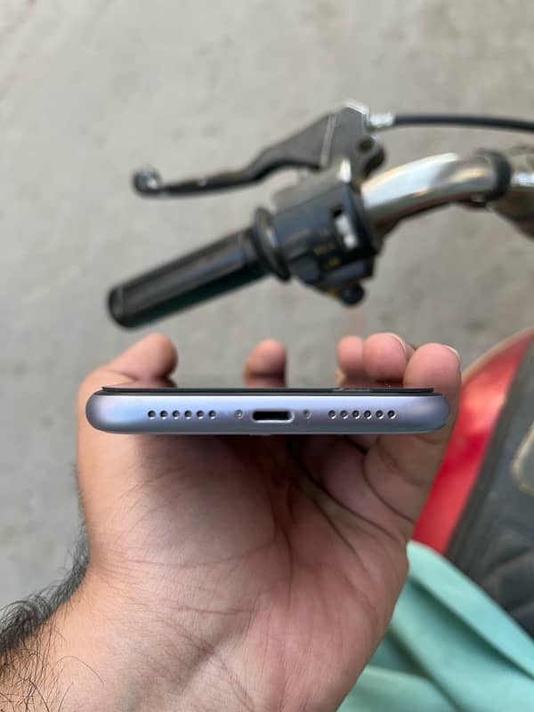 iphone 11  pta approved 3