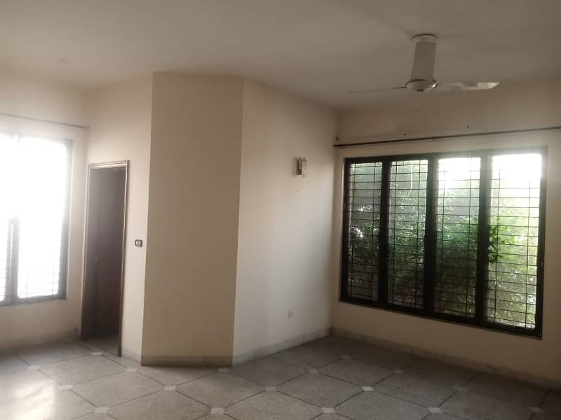 01 KANAL DESIGNER UPPER PORTION AVAILABLE FOR RENT AT VERY HOT LOCATION 13