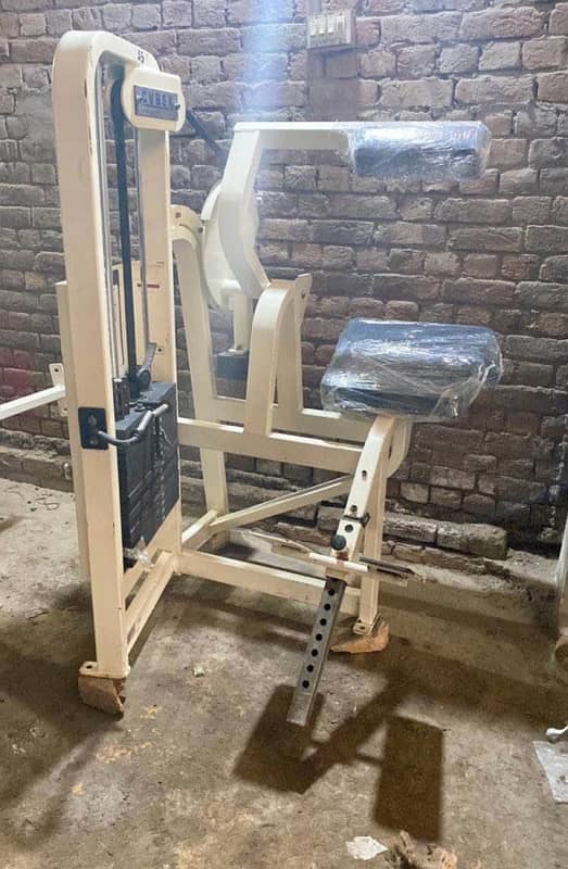 Amrican gym machines for sale in good condition 1